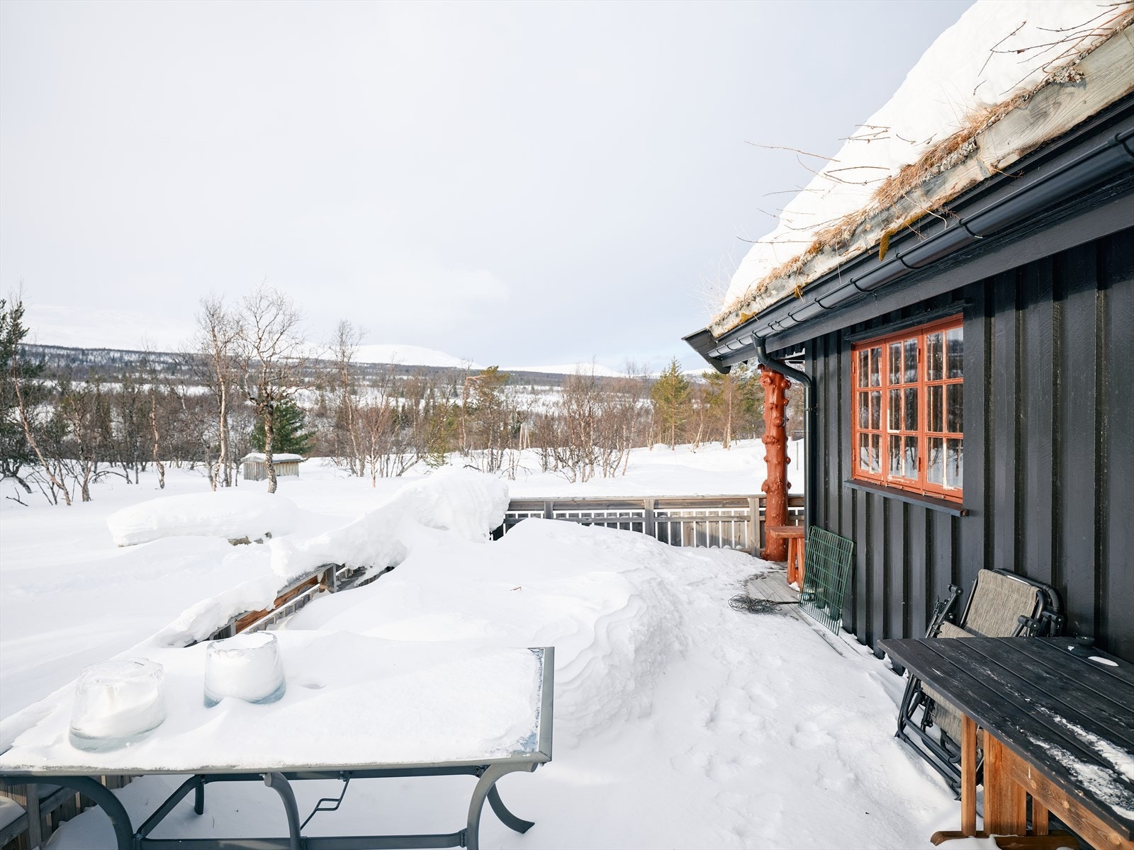 Romslig, solrik terrasse med flott utsikt. Galleribilde