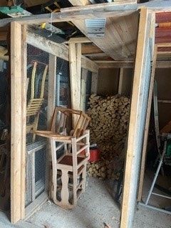 Boden kan benyttes til blant annet lagring av ved og skiutstyr. Galleribilde