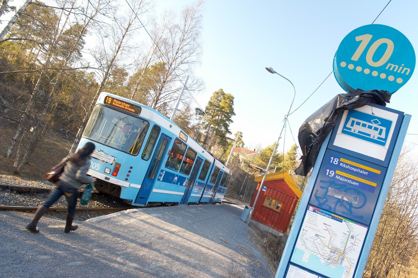 Fra Ljabru går Linje 19 Majorstuen og 13 Lilleaker - Nærmeste holdeplass er Kastellet Galleribilde