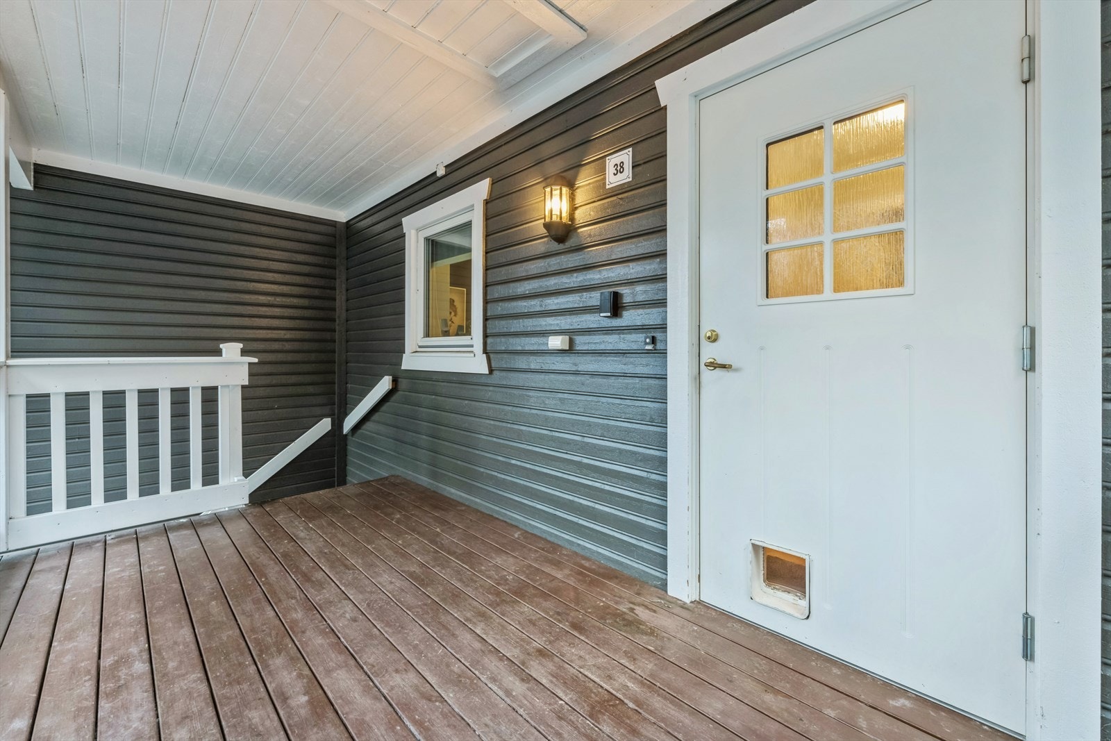 Hyggelig vestvendt inngangsparti/terrasse på 8 kvm Galleribilde