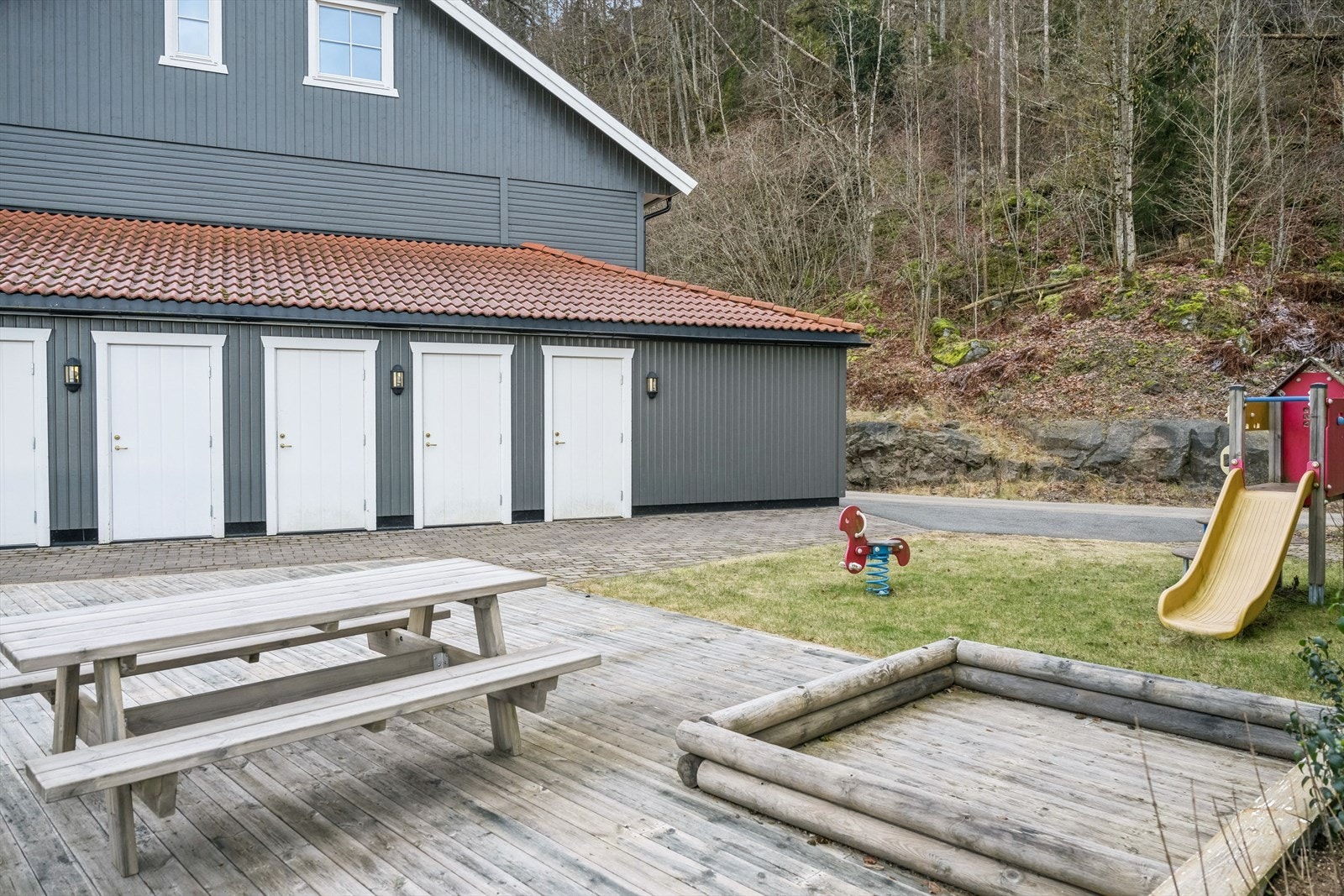 Lekeareal ved utebod Galleribilde