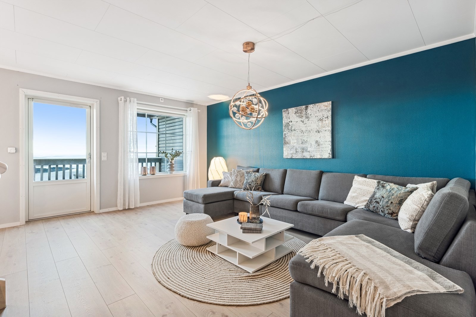 Fra stuen er det utgang til østvendt terrasse Galleribilde