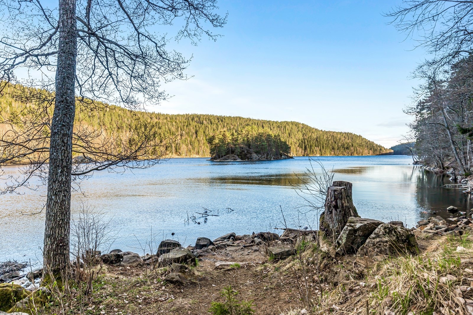 Idylliske Lutvann, Nøklevann og Ulsrudvann i nærområdet. Galleribilde