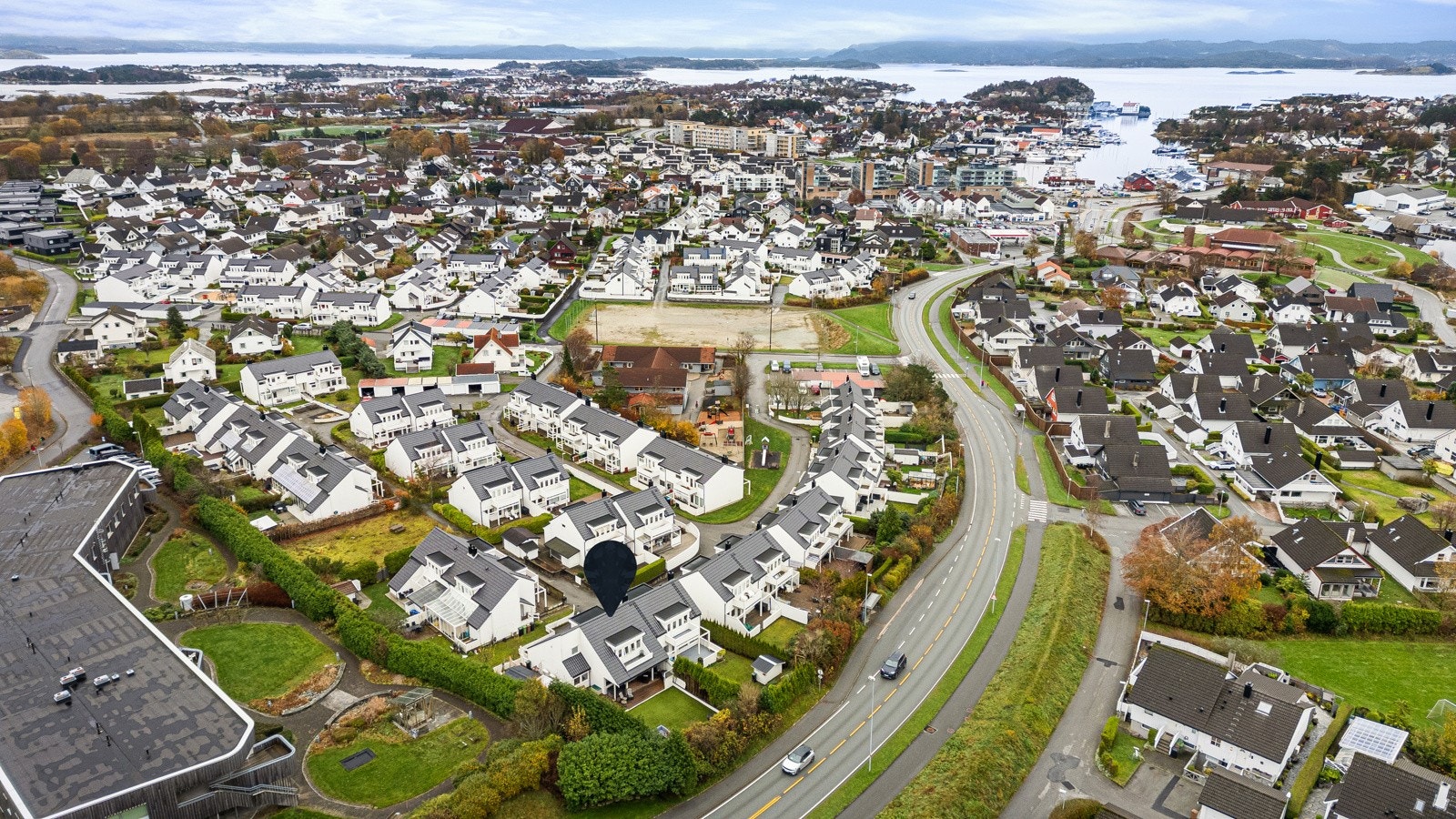 Her bor du kun en spasertur fra Hundvåg krossen, og bussen stopper like i nærheten. Galleribilde