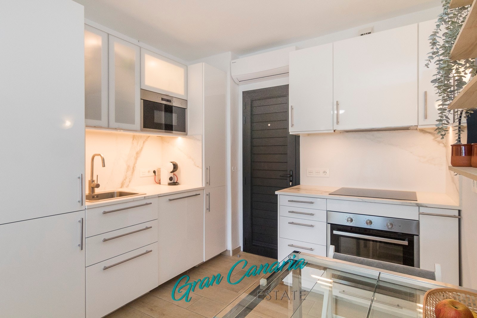 Nytt kjøkken med den dyreste benkeplaten i butikken Galleribilde