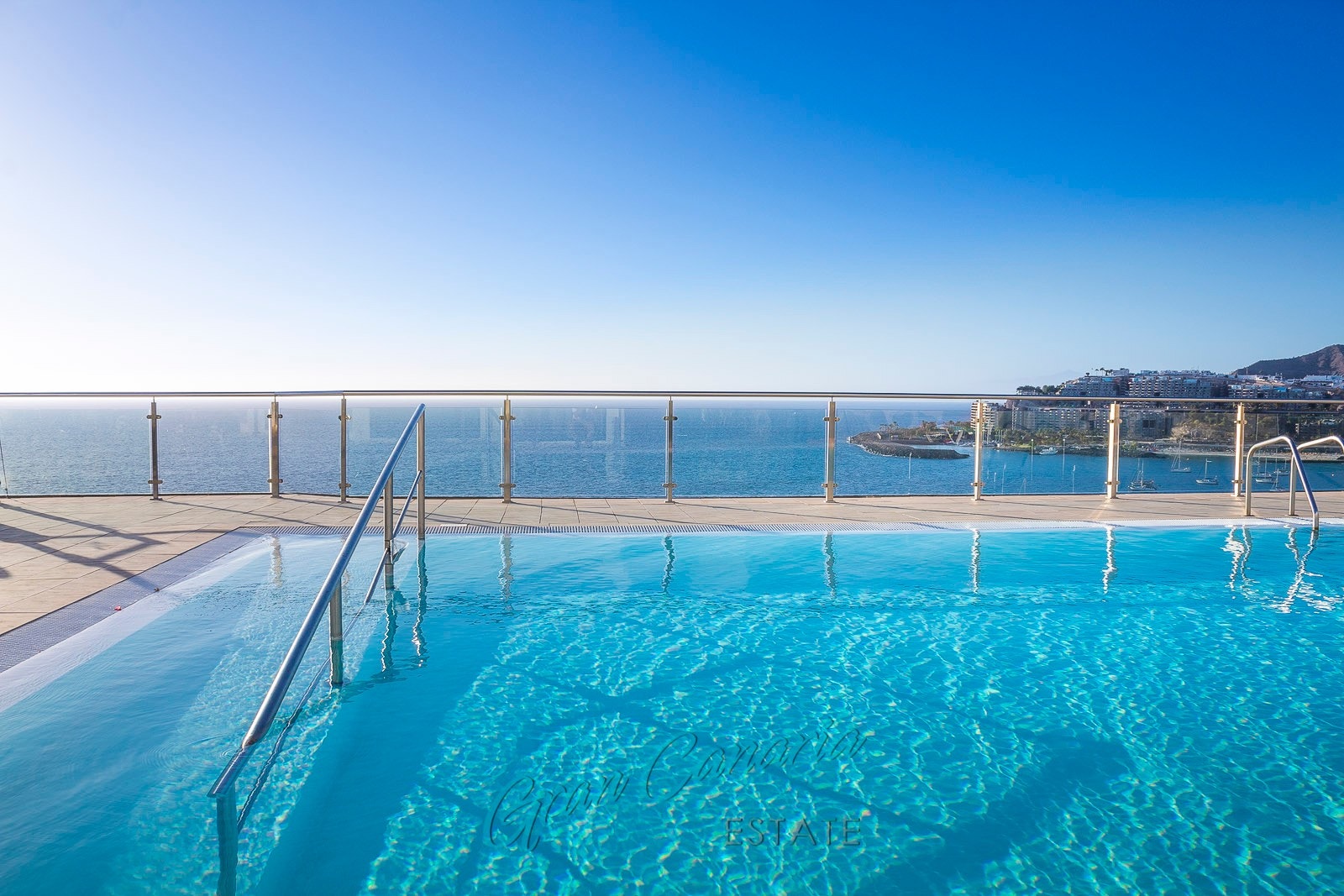 Enkel tilgang ut i bassenget Galleribilde