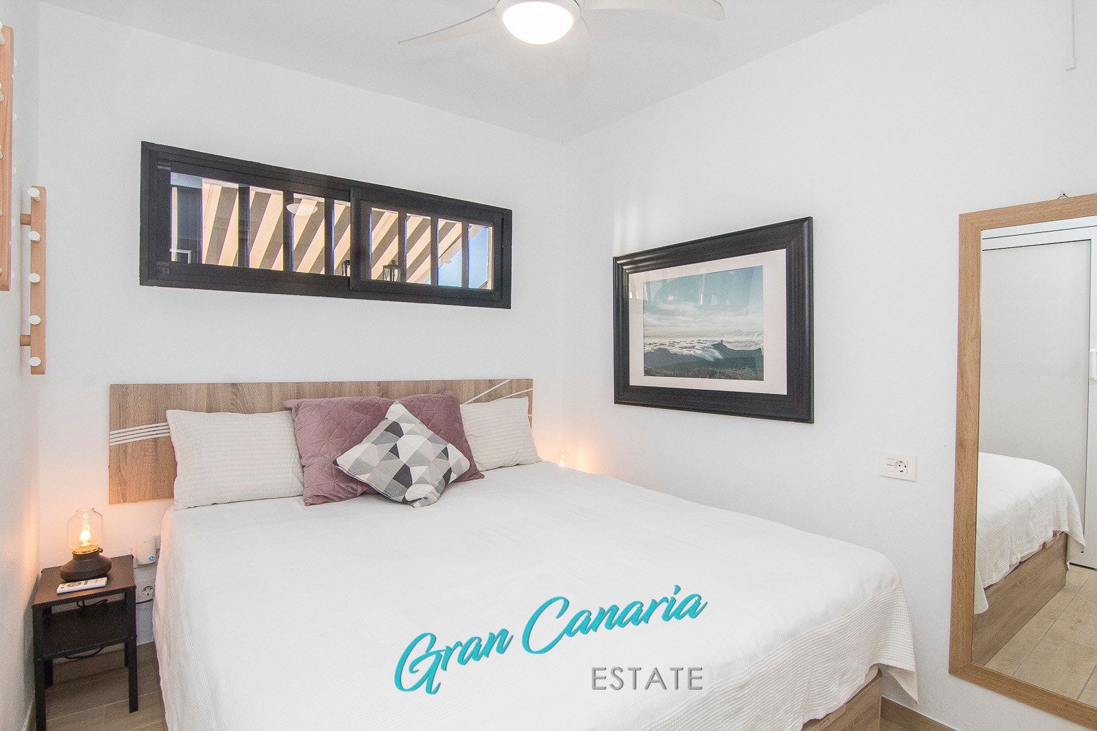 Ny seng med oppbevaringsmulighet under Galleribilde