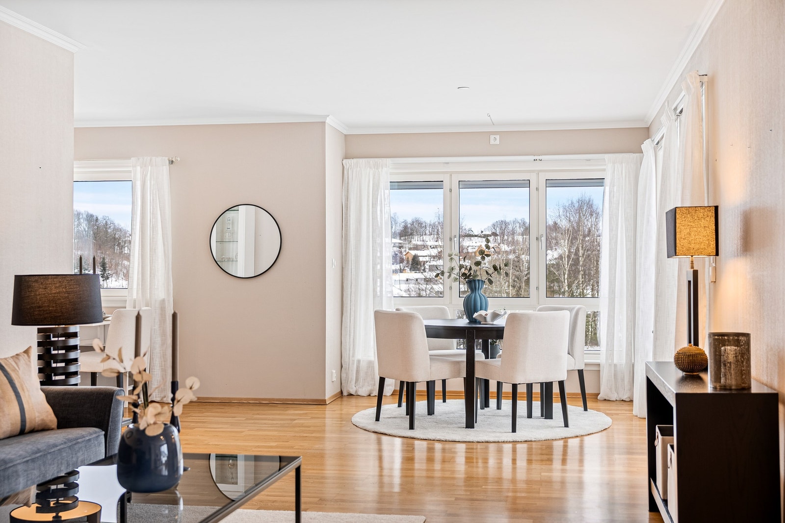 Kanskje dette er den perfekte leilighet for deg som ønsker godt med plass, men også en enklere hverdag? Galleribilde