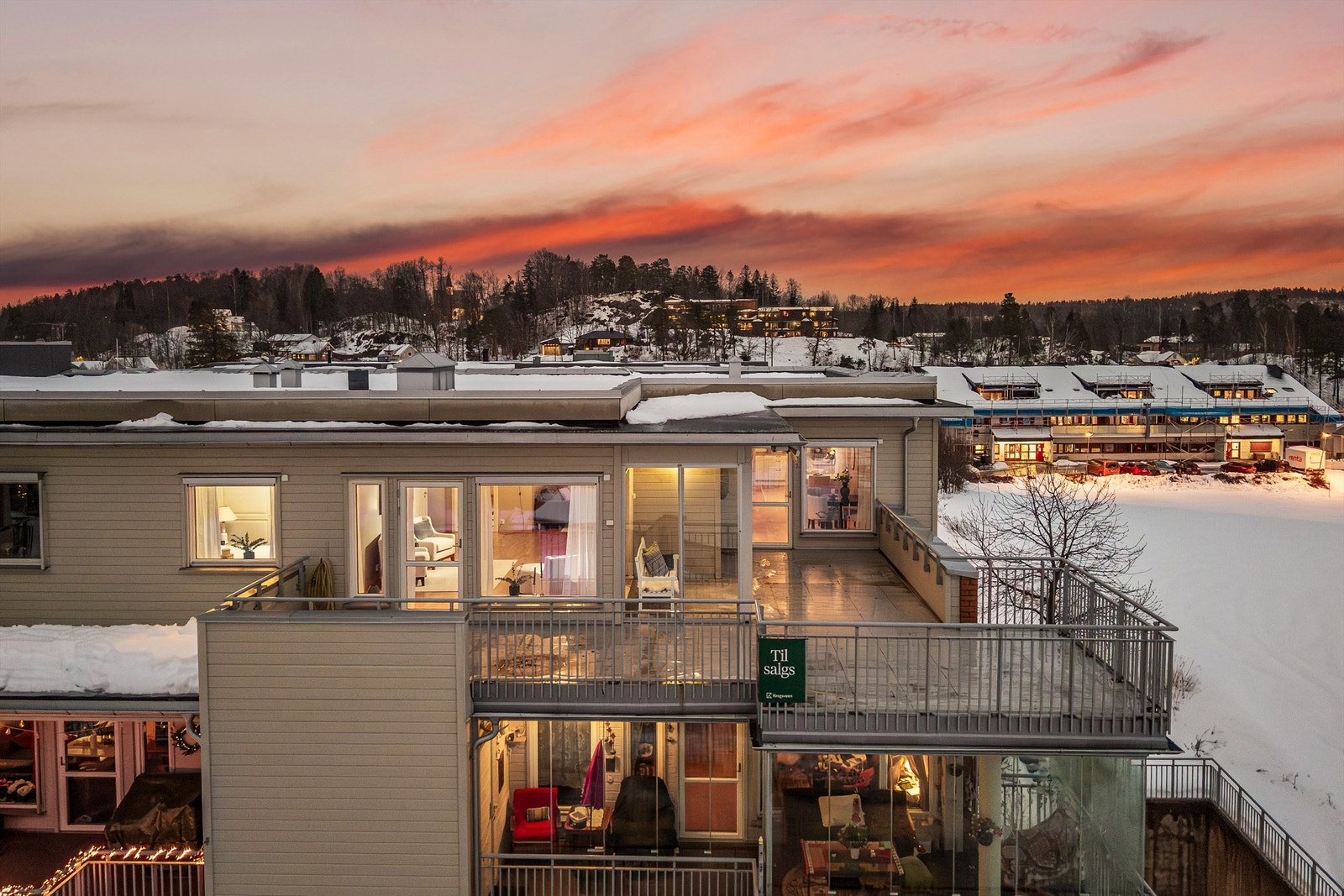 Leilighetens takterrasse måler totalt 51 kvm og har utgang fra både kjøkken og tv-stuen. Galleribilde