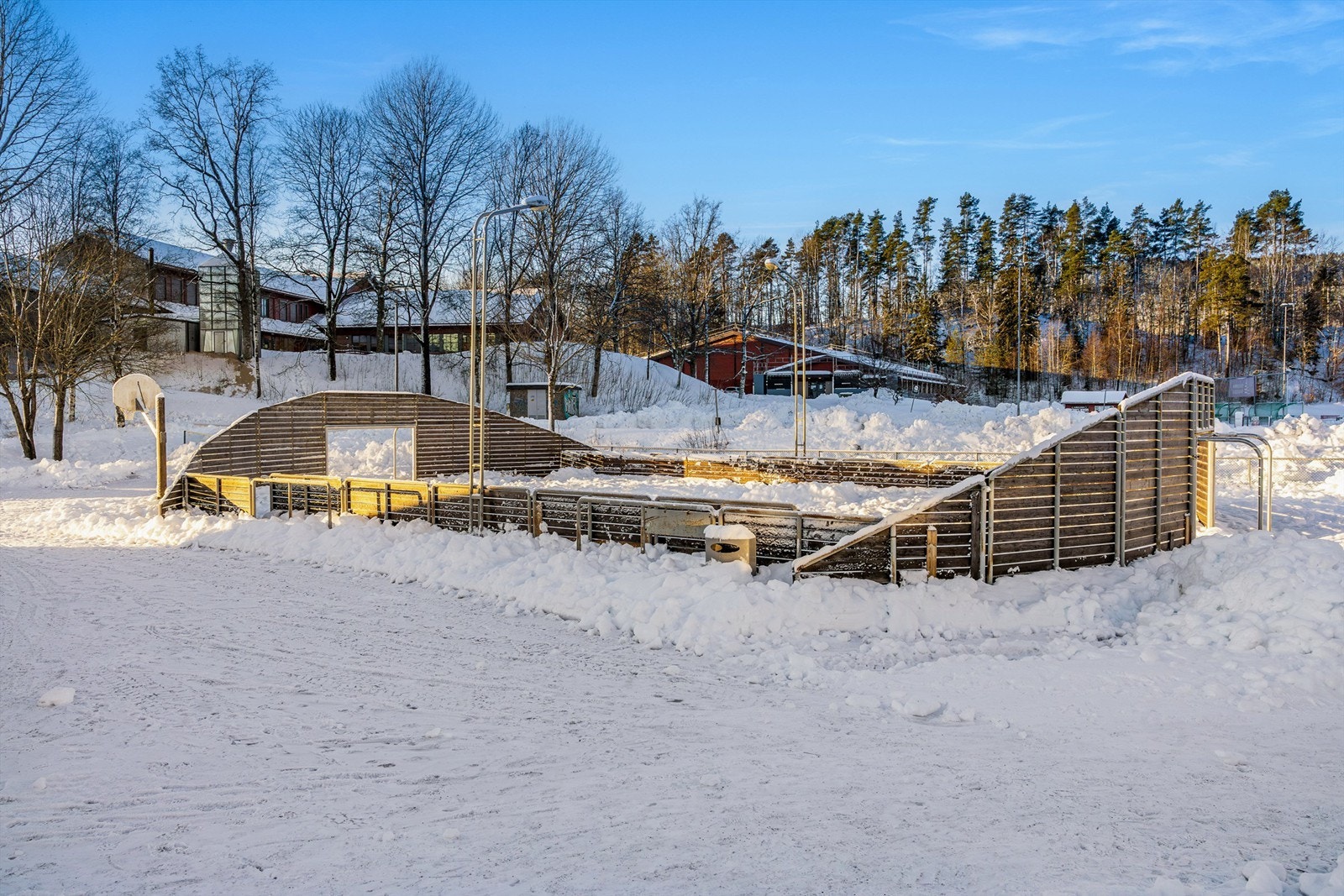 For familier er Andebu en ideell destinasjon med sitt trygge og inkluderende miljø, samt et bredt spekter av aktiviteter for både store og små. Blant annet så tilbyr Andebu Idrettslag aktiviteter for både store og små. Galleribilde