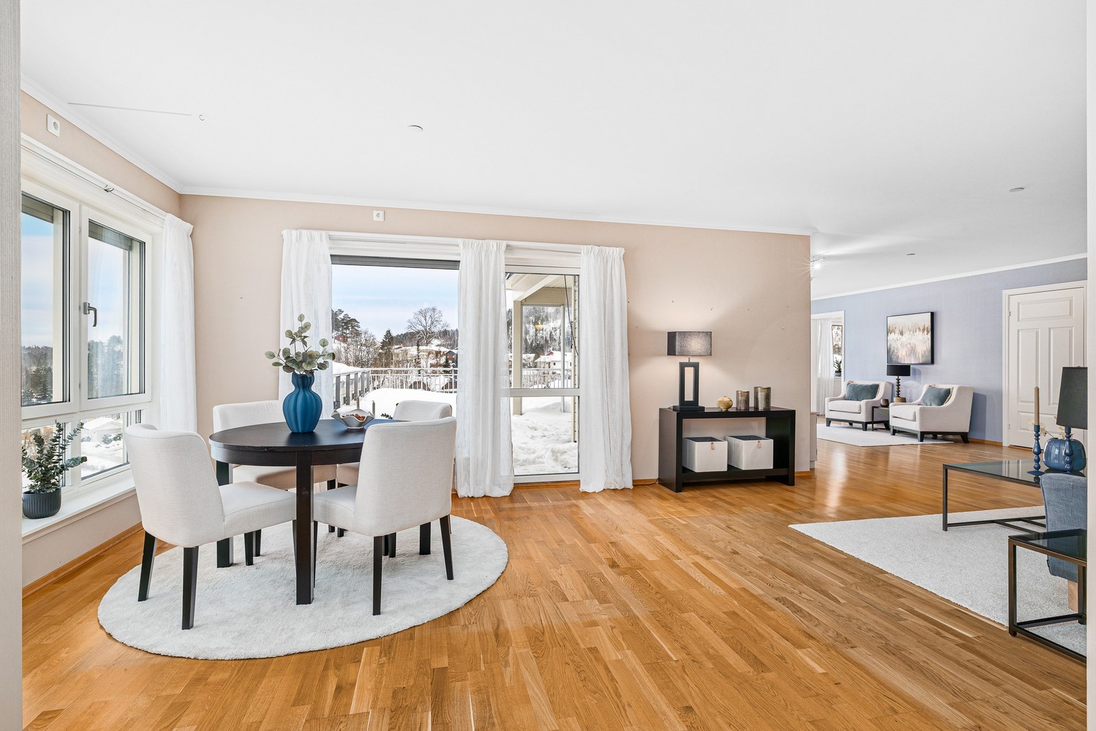 Her er det god plass til langbord for hele storfamilien. Galleribilde