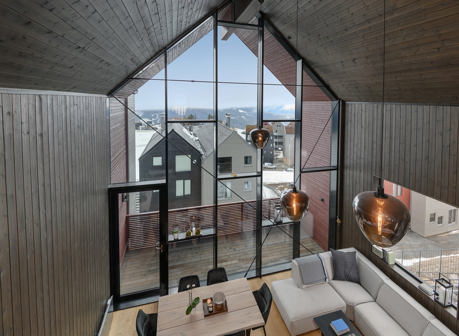 En eksklusiv toppleilighet fordelt over to plan Galleribilde