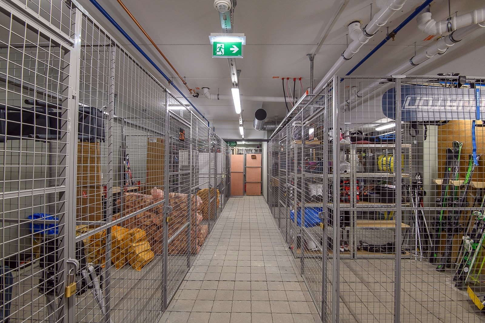 Det medfølger en praktisk sportsbod på 5 kvm i tilknytning til garasjeanlegget Galleribilde