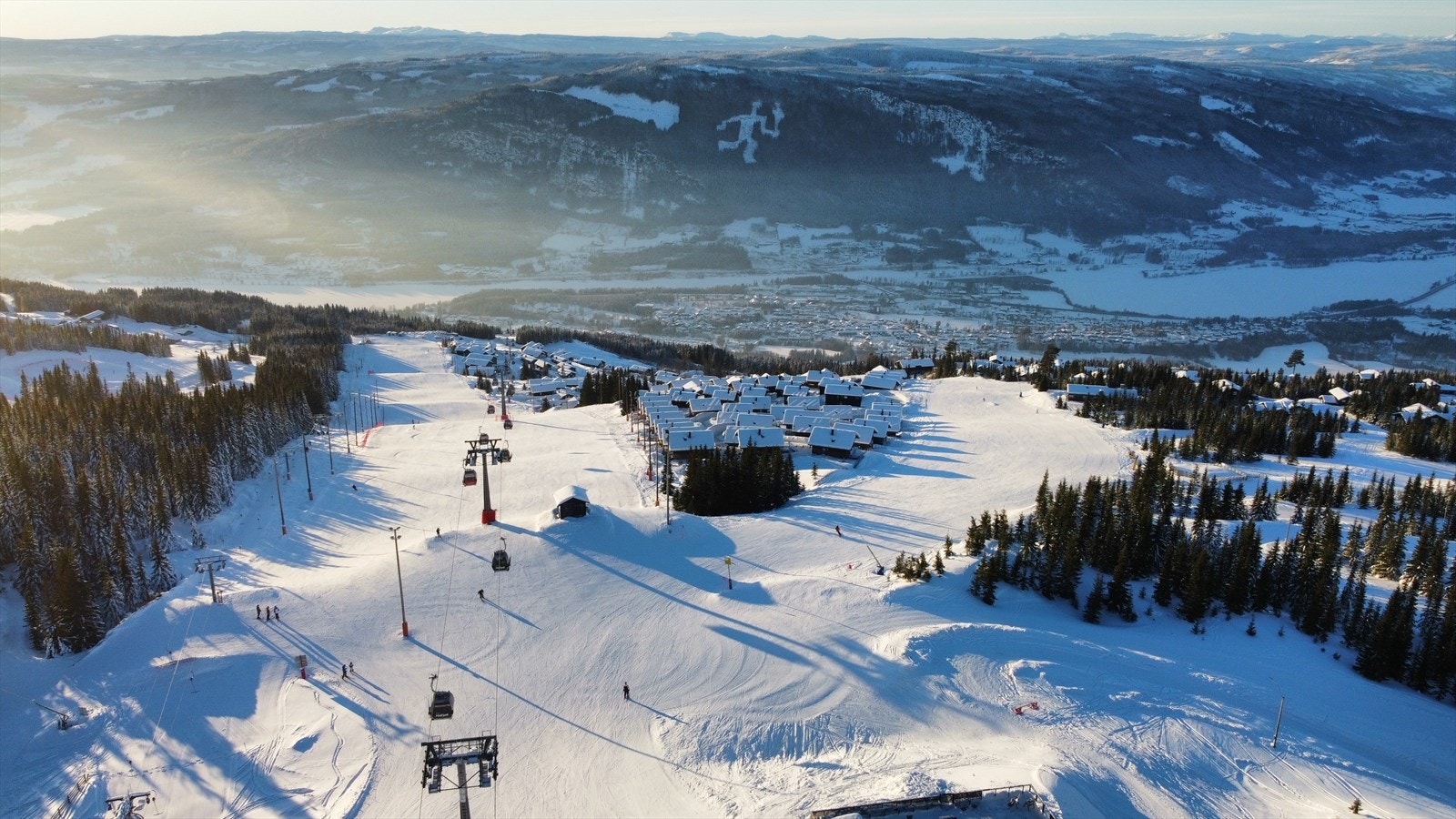 Eiendommen har ski in/ out og langrennsspor som er tilknyttet et stort løypenett som streker seg videre til Nordseter og Sjusjøen Galleribilde