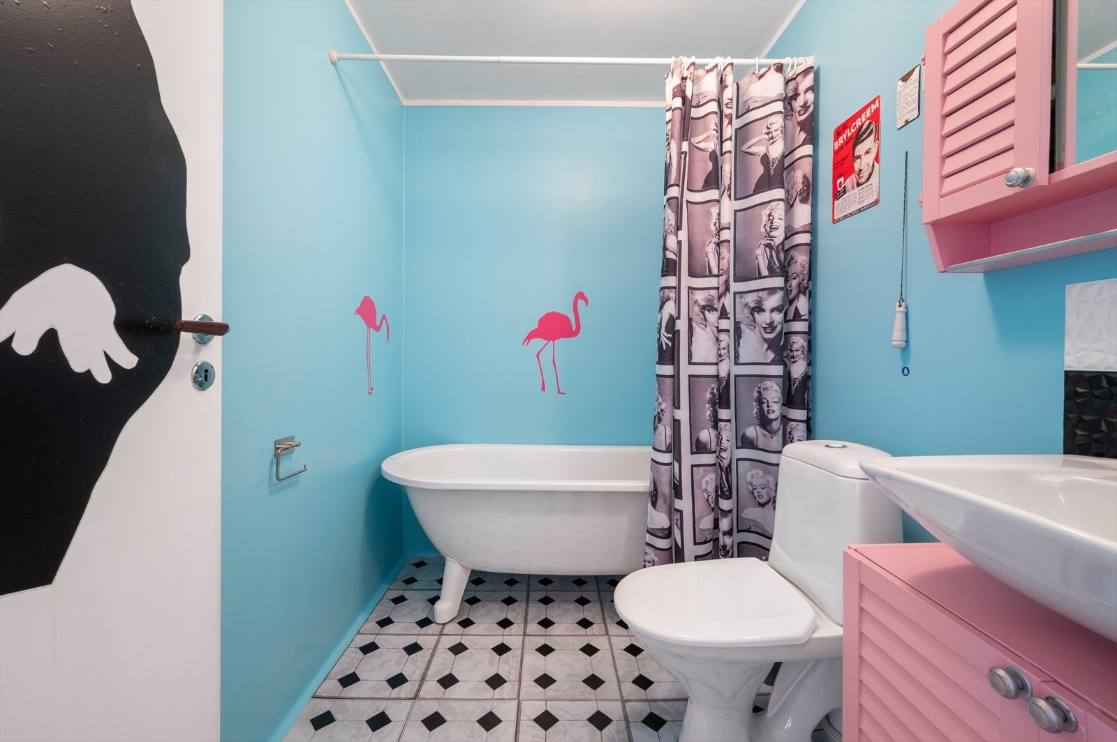 - Badet er på 3,5 m² - Galleribilde