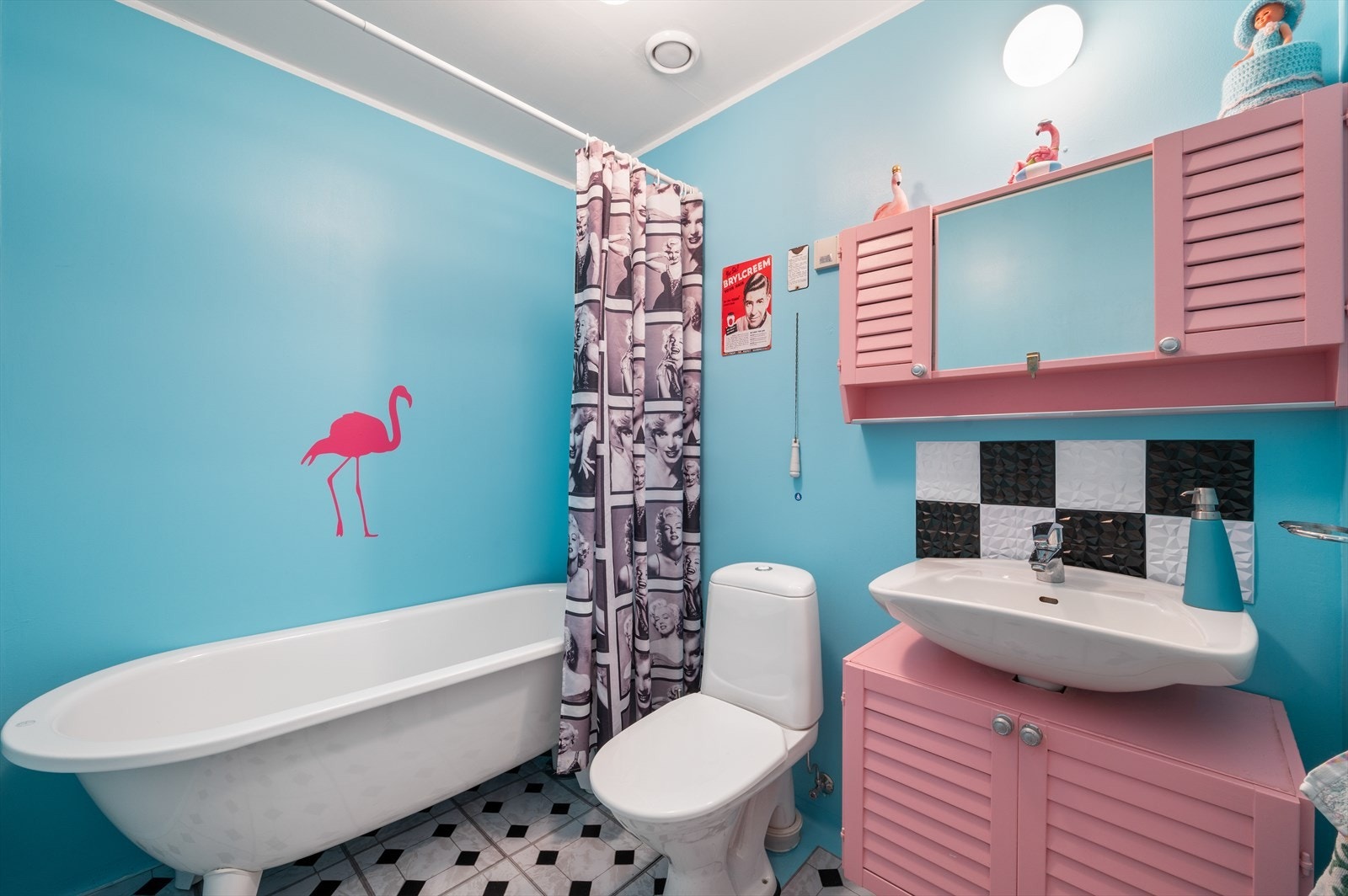 - Badet har varmekabler i gulvet - Galleribilde