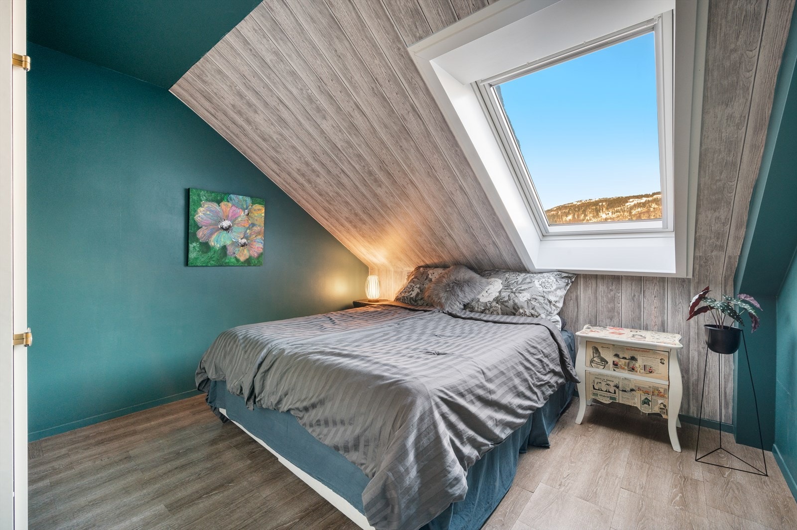 - Det første soverommet i andre etasje er på 9,1 m² - Galleribilde