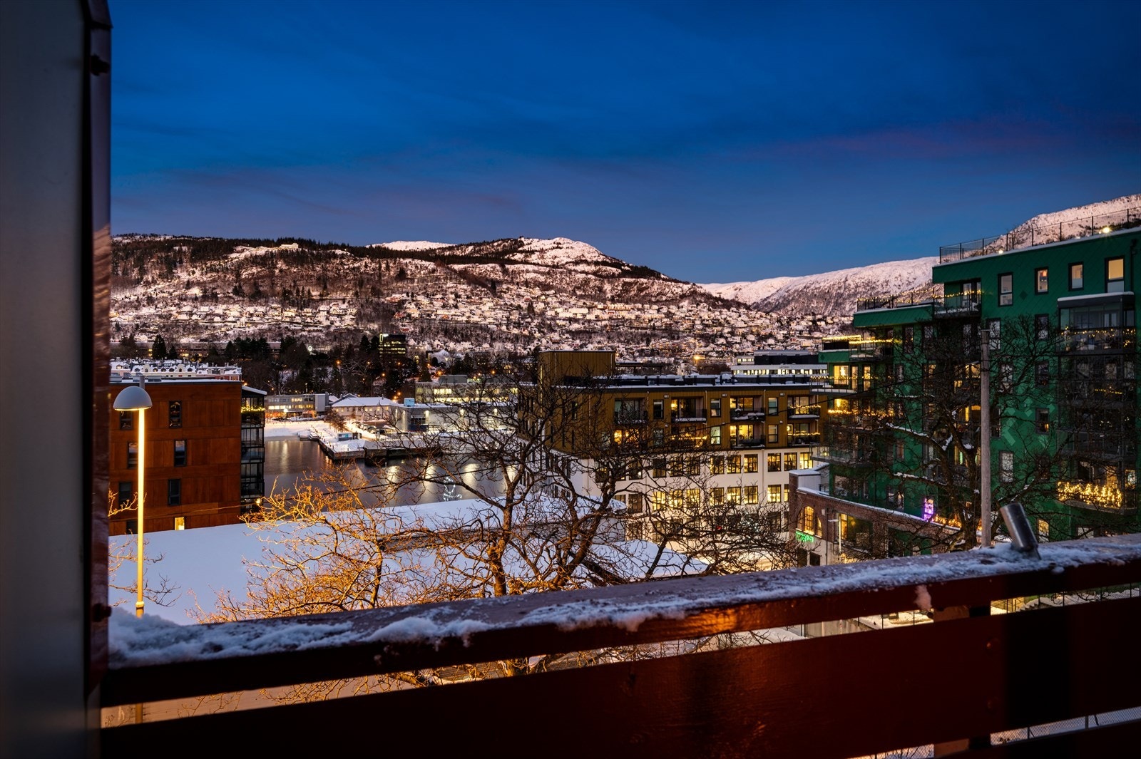 - Fra leiligheten har du utsikt over flotte Damsgårdssundet - Galleribilde