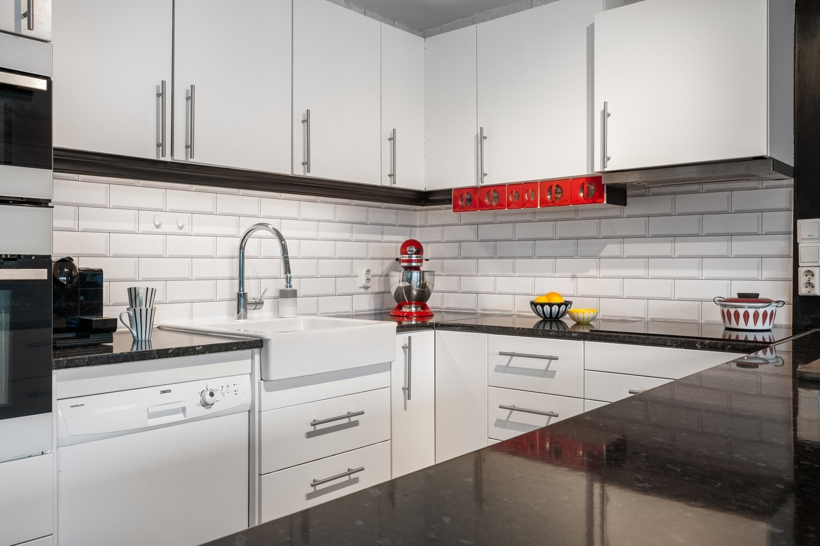 - Her kan kjøper glede seg over integrert oppvaskmaskin, platetopp, mikrobølgeovn og stekeovn - Galleribilde