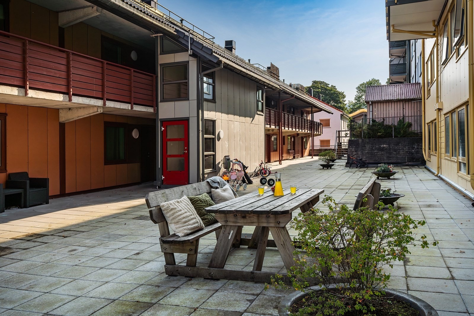 - Fasaden ble renovert og vinduene ble byttet i 2019, utført av borettslaget - Galleribilde