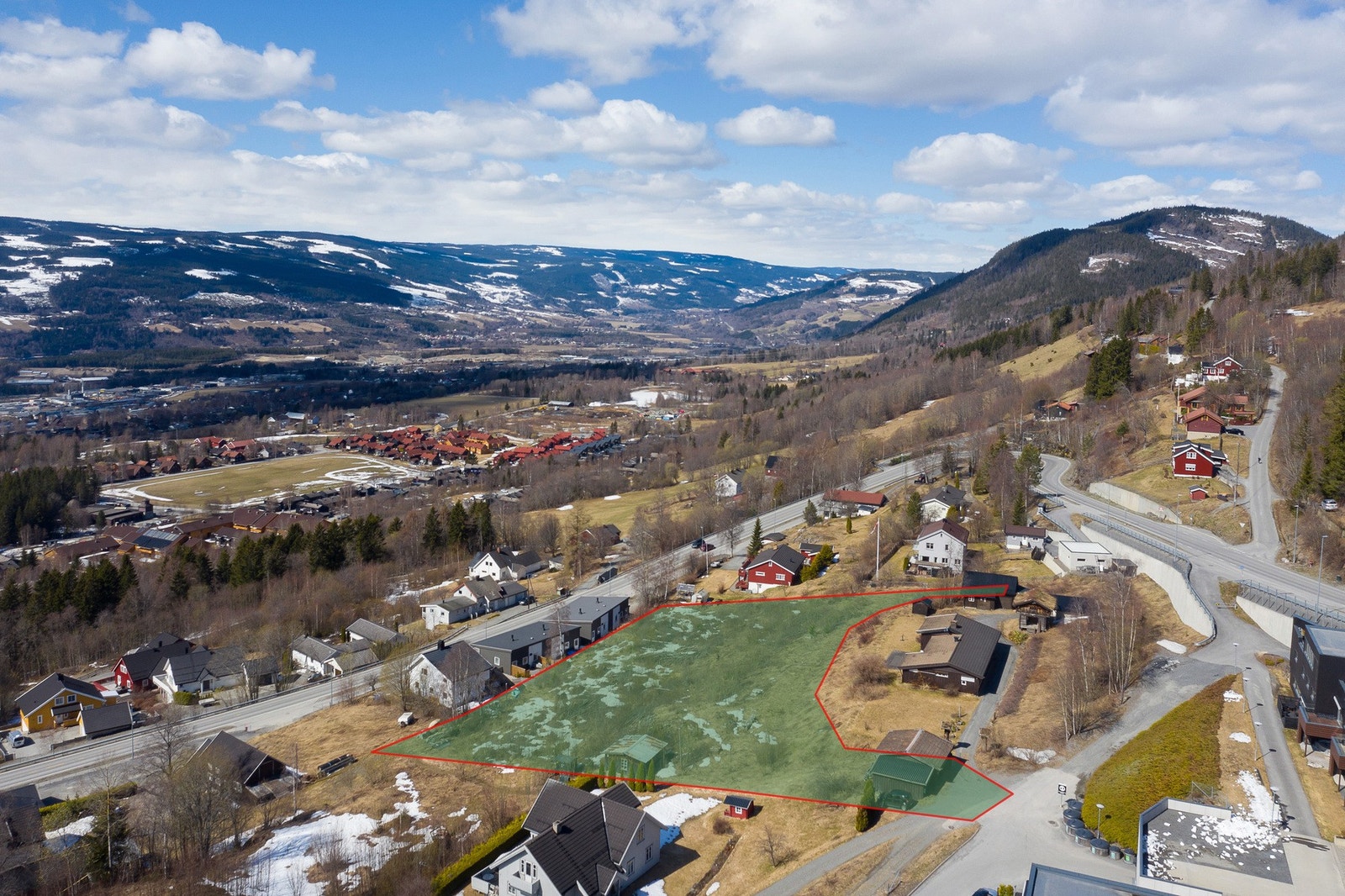 Flott utsikt og gode solforhold. Nærhet til Birkebeineren skistadion. Galleribilde