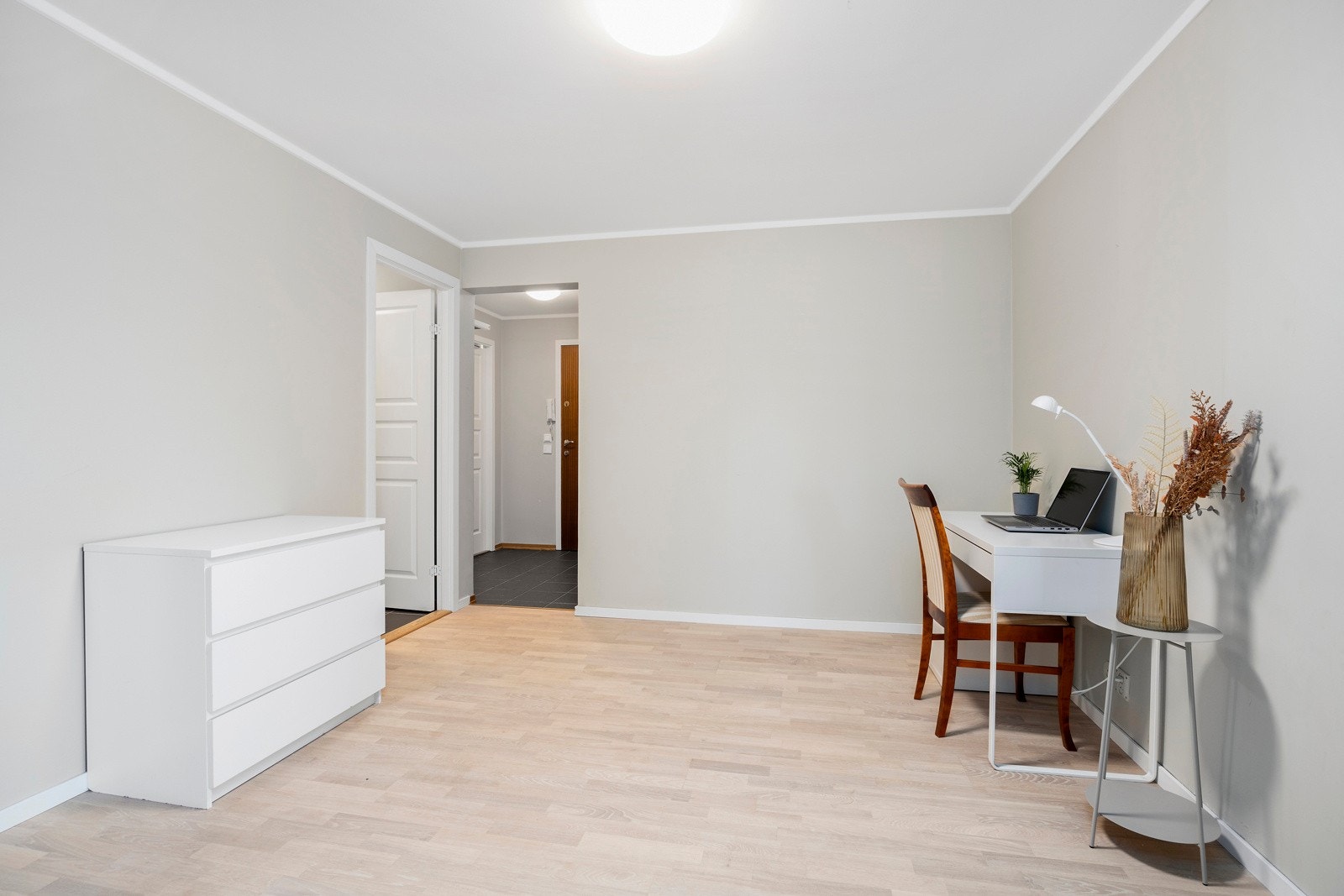 Stor mellomgang med flere bruksmuligheter. Galleribilde