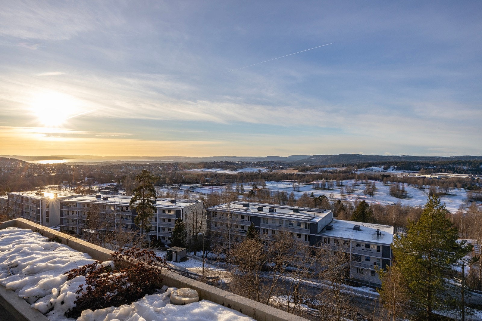 Utsikt over nærområdet med Bogstad golfbane samt byen og Oslofjorden. Galleribilde