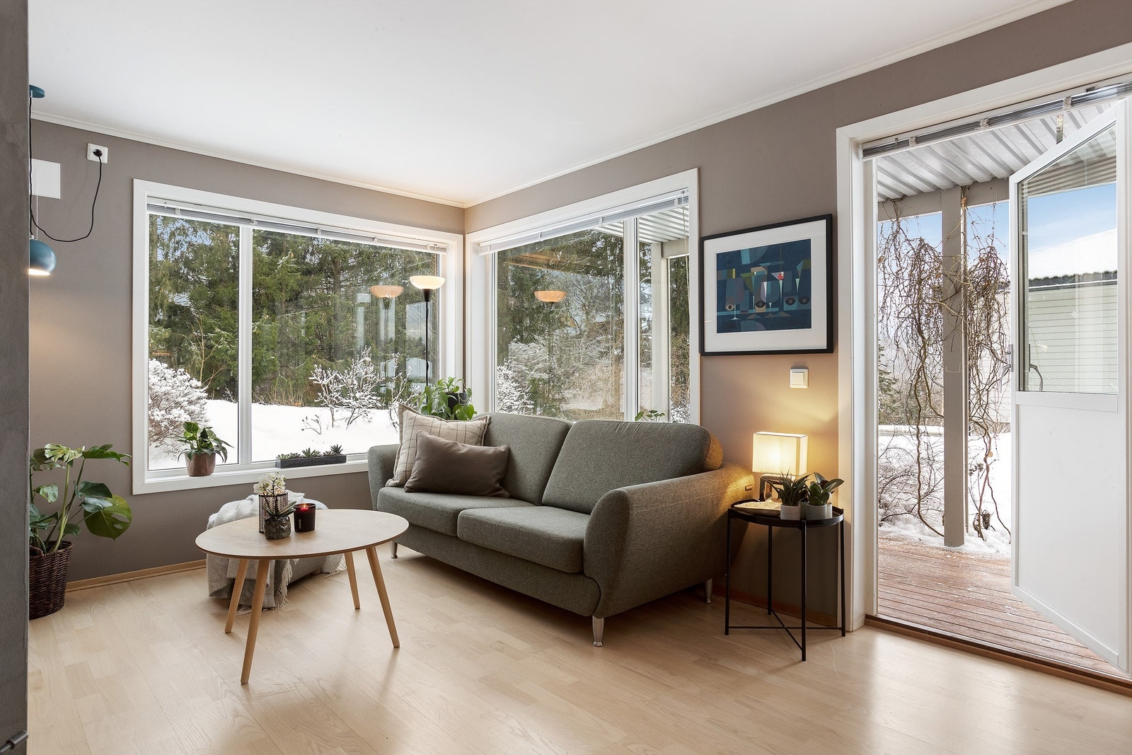 Gulvflater er belagt med parkett - varmekabler Galleribilde