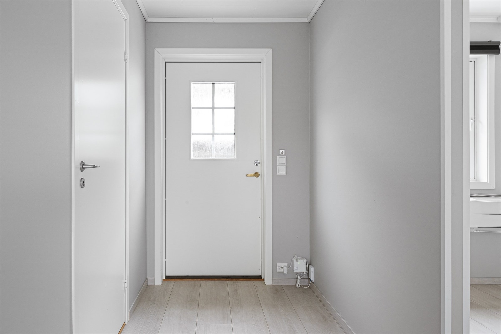 Entrè med ny ytterdør fra 2022. Galleribilde