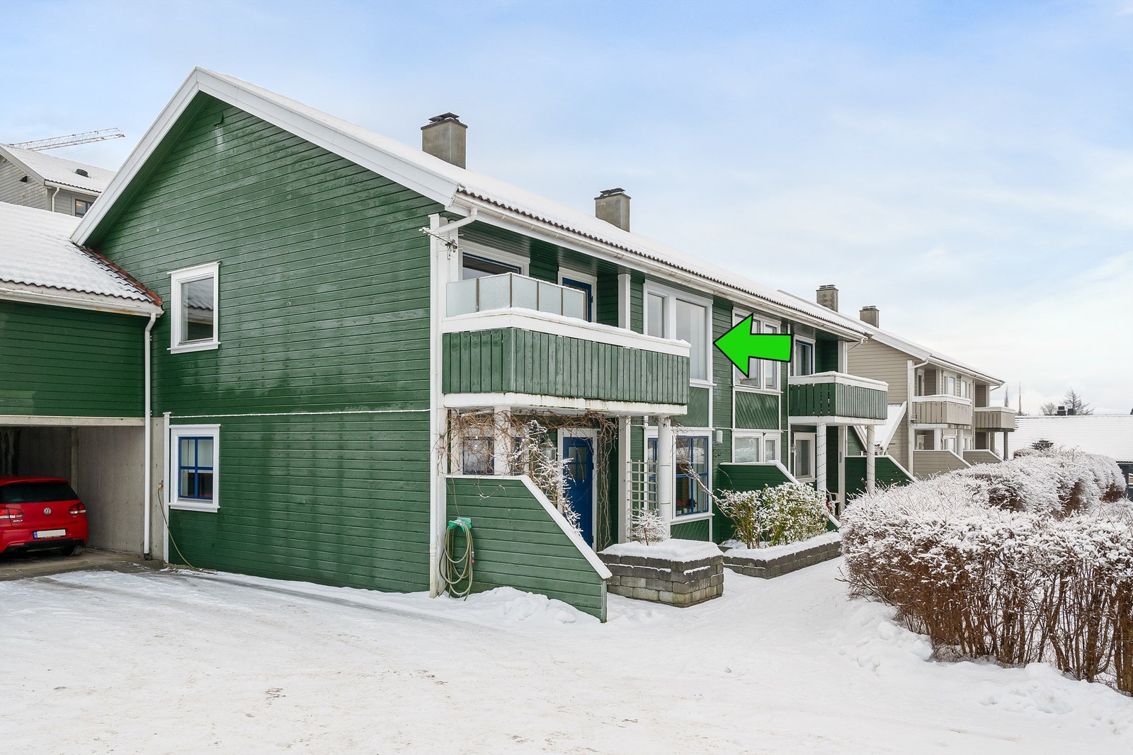 Velkommen til Sørbøgeilen 32A, en meget kjekk leilighet, med pent utsyn fra egen stue/balkong. Krogsveen Sandnes, ved Tom Christer Hovde, ønsker dere velkommen til visning. Galleribilde