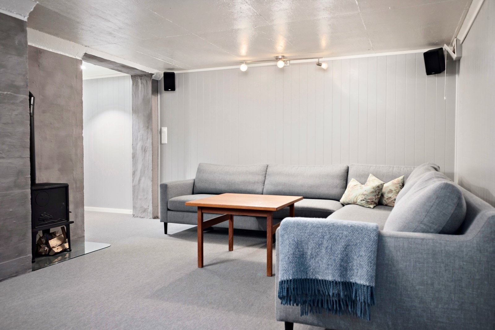 I kjelleren er det kjellerstue, hall, boder og vaskerom. Galleribilde