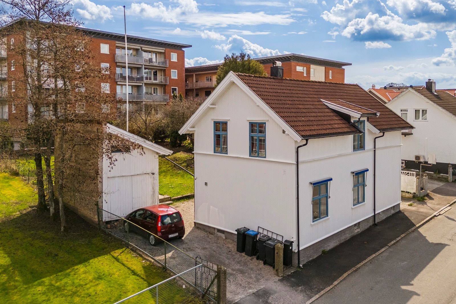 Fra forsiden vendt mot gaten Galleribilde