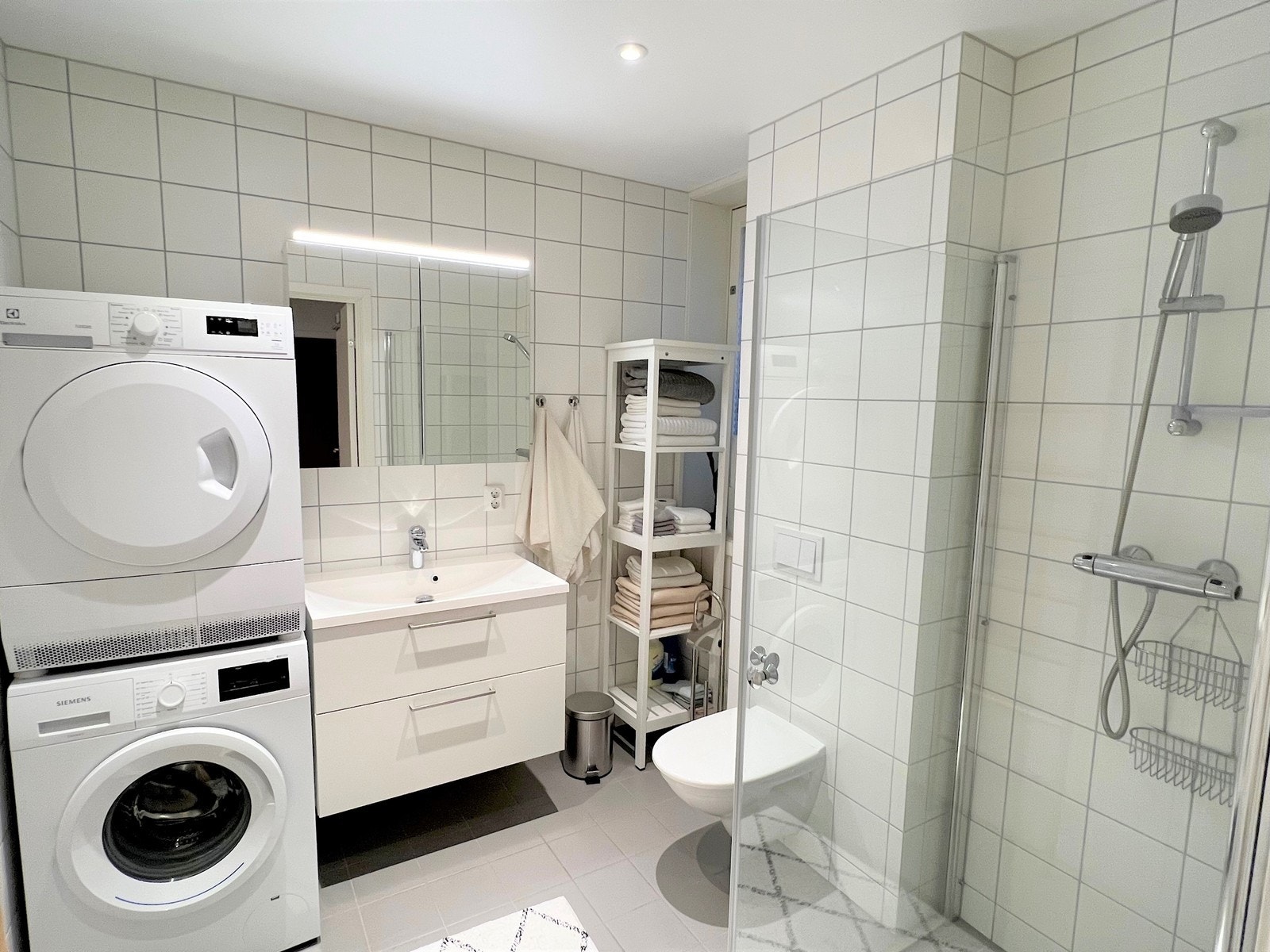 Bad med dusjhjørne Galleribilde