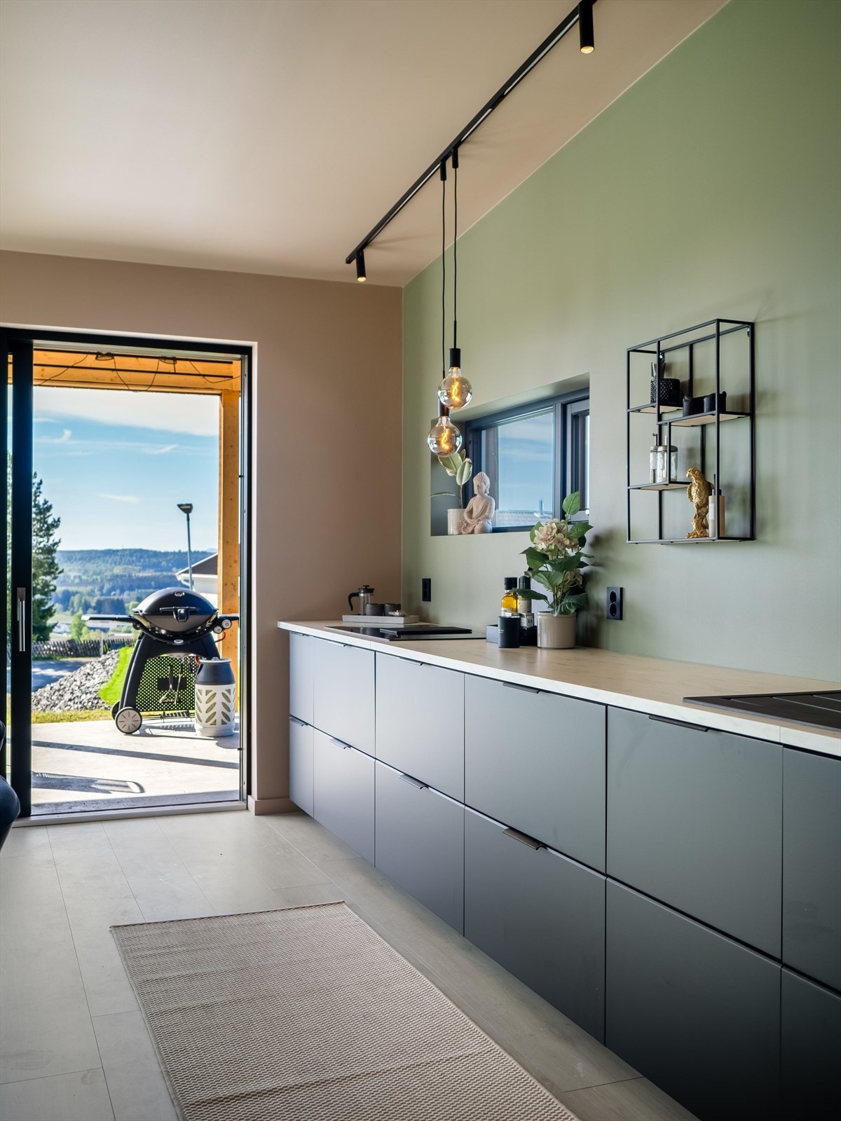 Kjøkkenet er både funksjonelt og estetisk tiltalende. Galleribilde