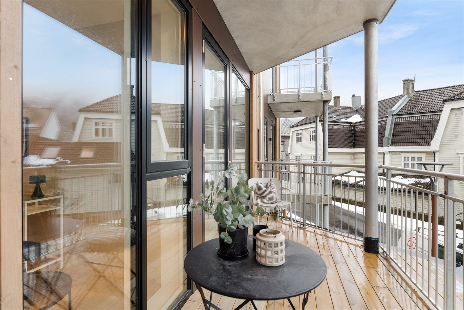 Balkong med utgang fra stuen Galleribilde