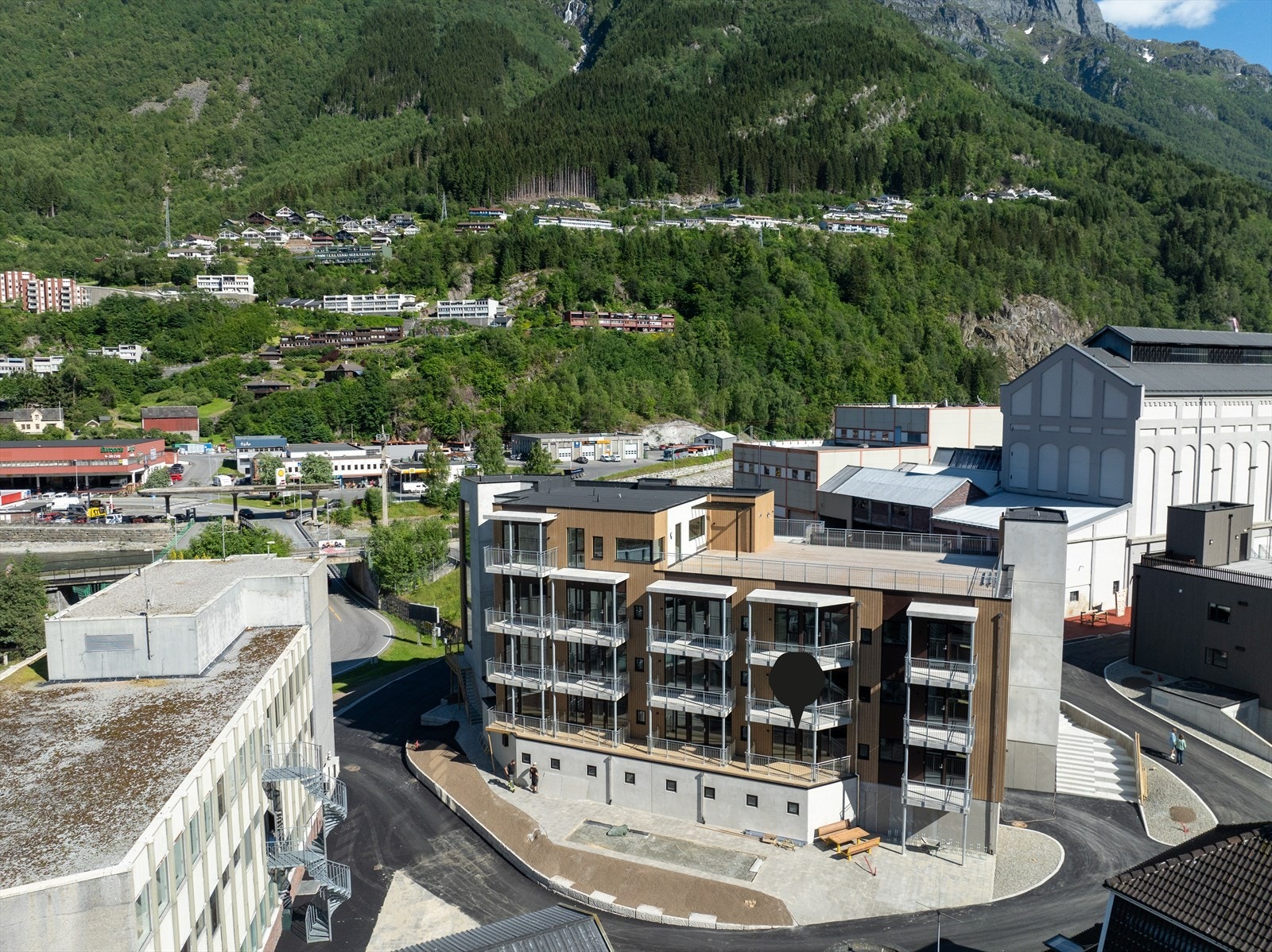 Flott nybygg med sentral beliggenhet i Odda sentrum - Stor felles takterrasse Galleribilde