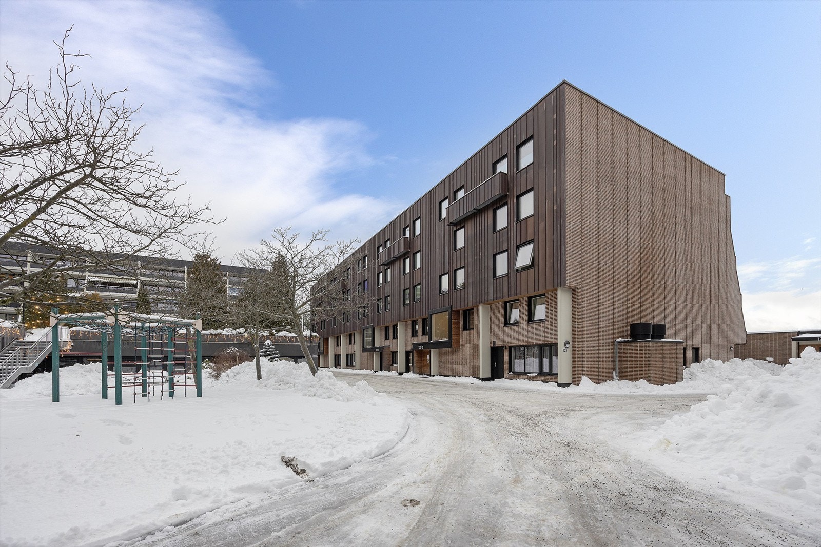 Sameiet Ulven Terrasse ligger i et rolig og fint område med kort avstand til Oslo sentrum. I nærområdet har du det du måtte trenge av servicetilbud Galleribilde