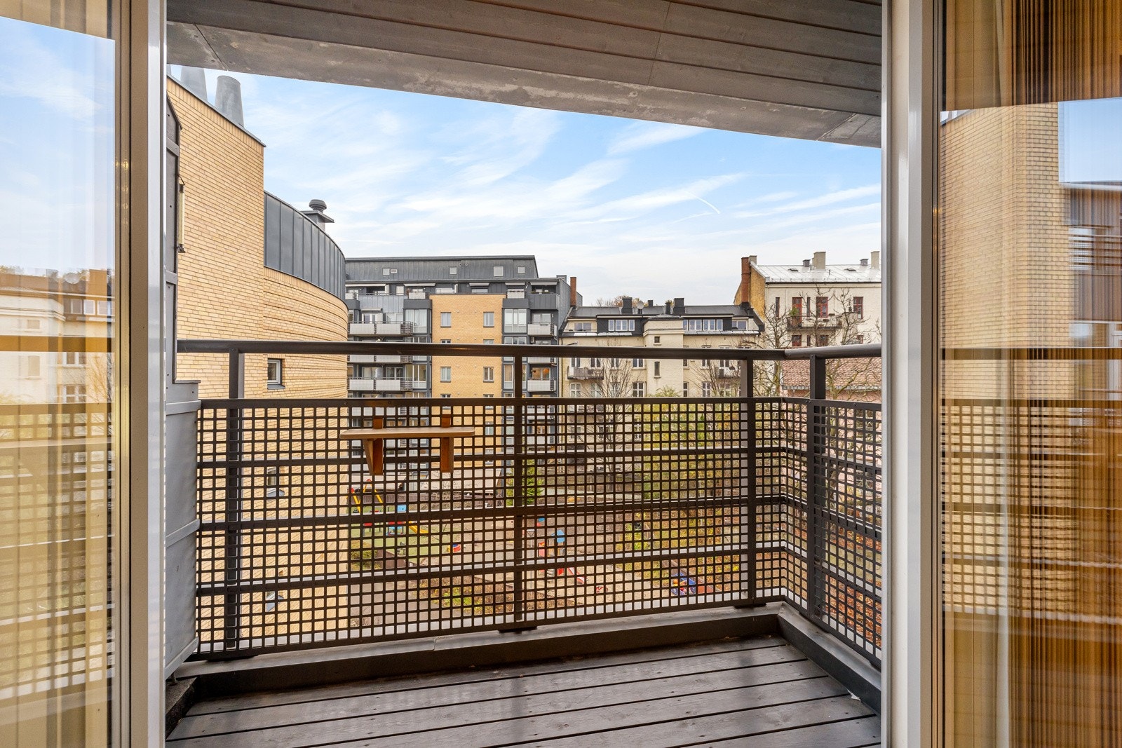 Lys, innbydende og gjennomgående 3-roms med supersentral beliggenhet på Bislett. Galleribilde