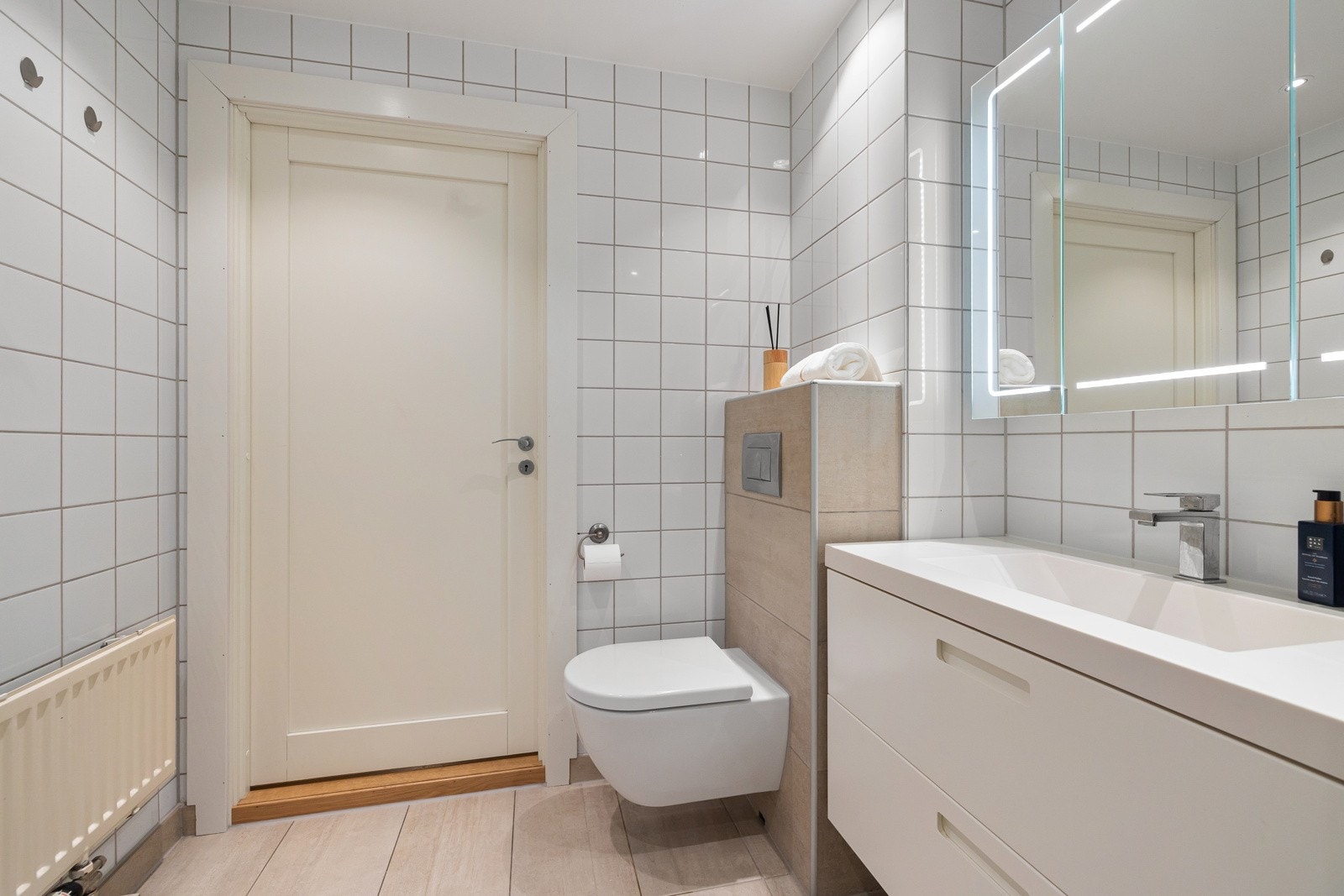 Badet ble modernisert i 2015 med nye gulvfliser, utstyr og innredning. Galleribilde