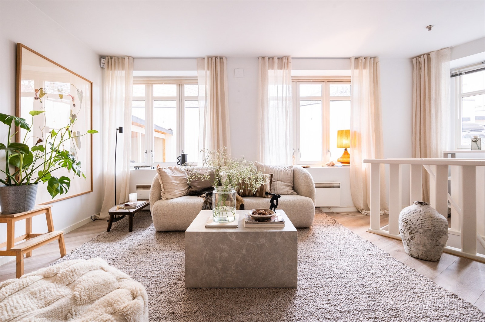 Her finnes godt med plass for både sofagruppe og tv-seksjon, med flere innredningsmuligheter Galleribilde