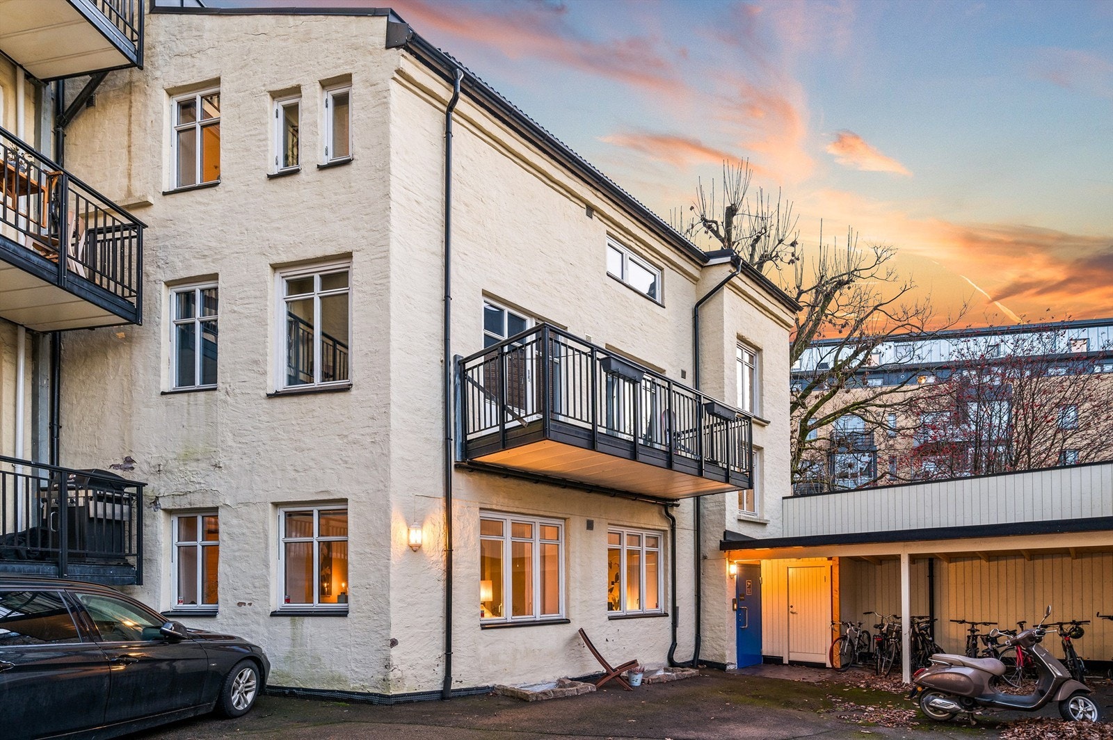 Fasaden sett fra bakgården Galleribilde