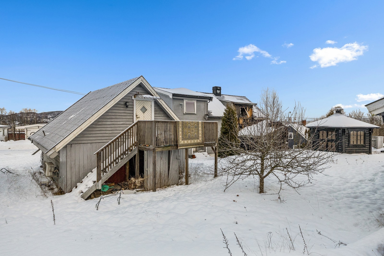 Utvendig adkomst til 2. etasje av garasjen. Galleribilde