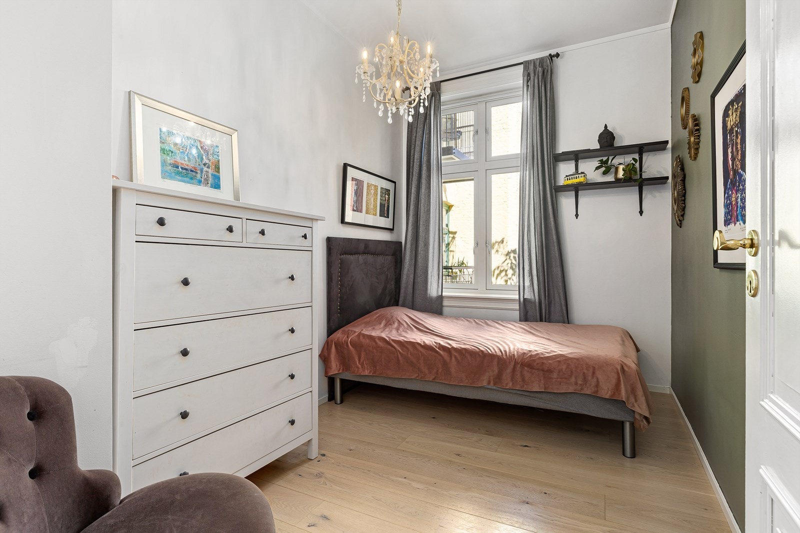 Soverom III er også av god størrelse. Dette rommet passer også fint som gjesterom eller kontor. Galleribilde