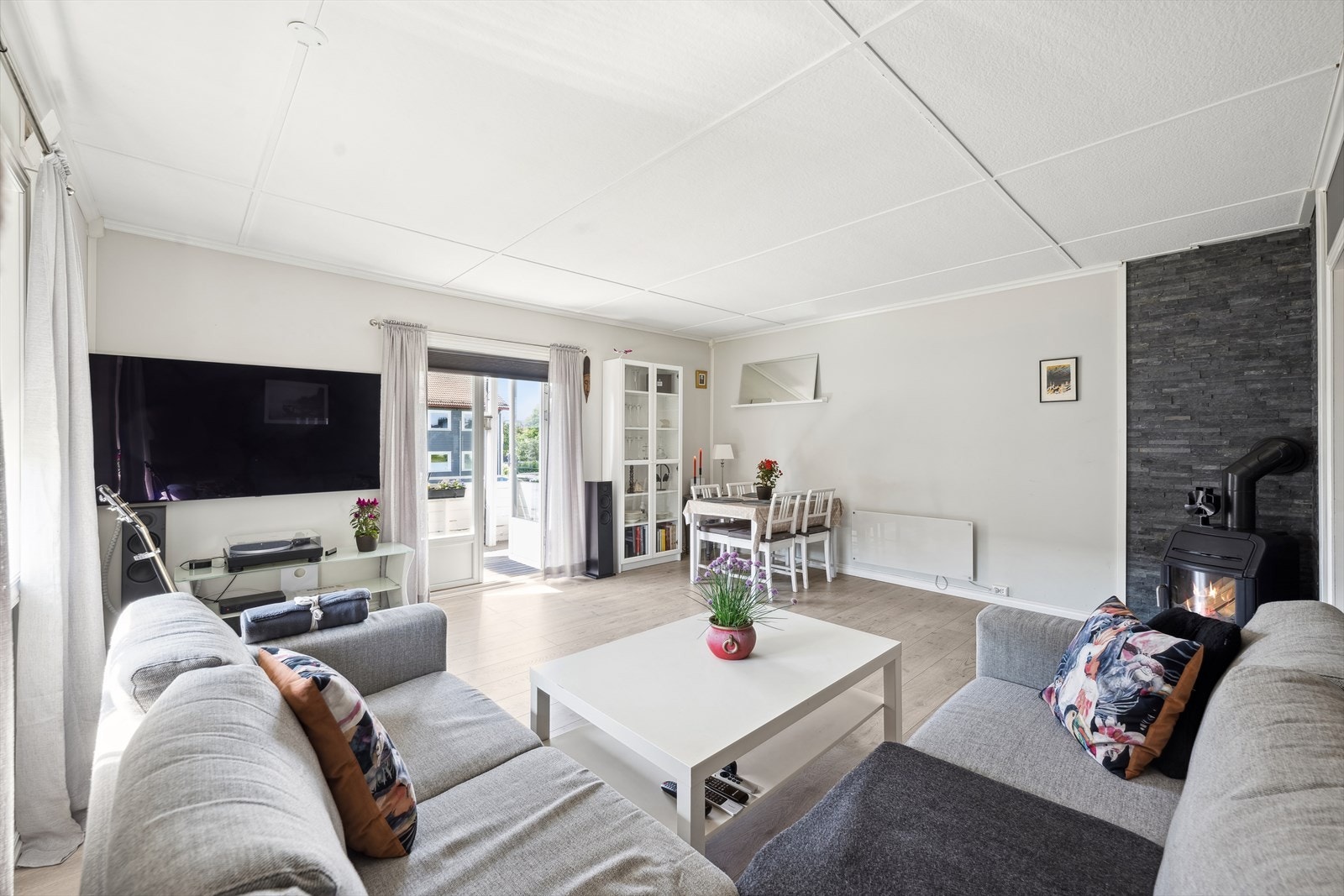 Det er her utgang til terrassen for videre ned til hagen. Galleribilde