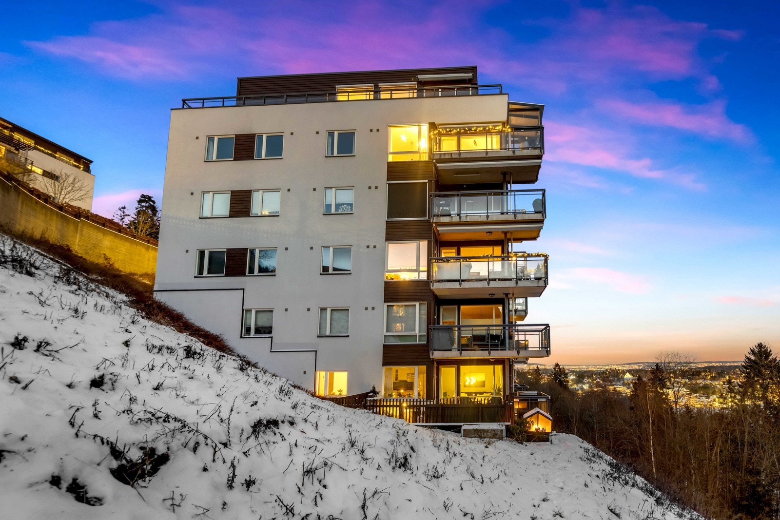 Leiligheten ligger i et rolig, attraktivt og veletablert boligområde på Åstadryggen på øvre Billingstad Galleribilde