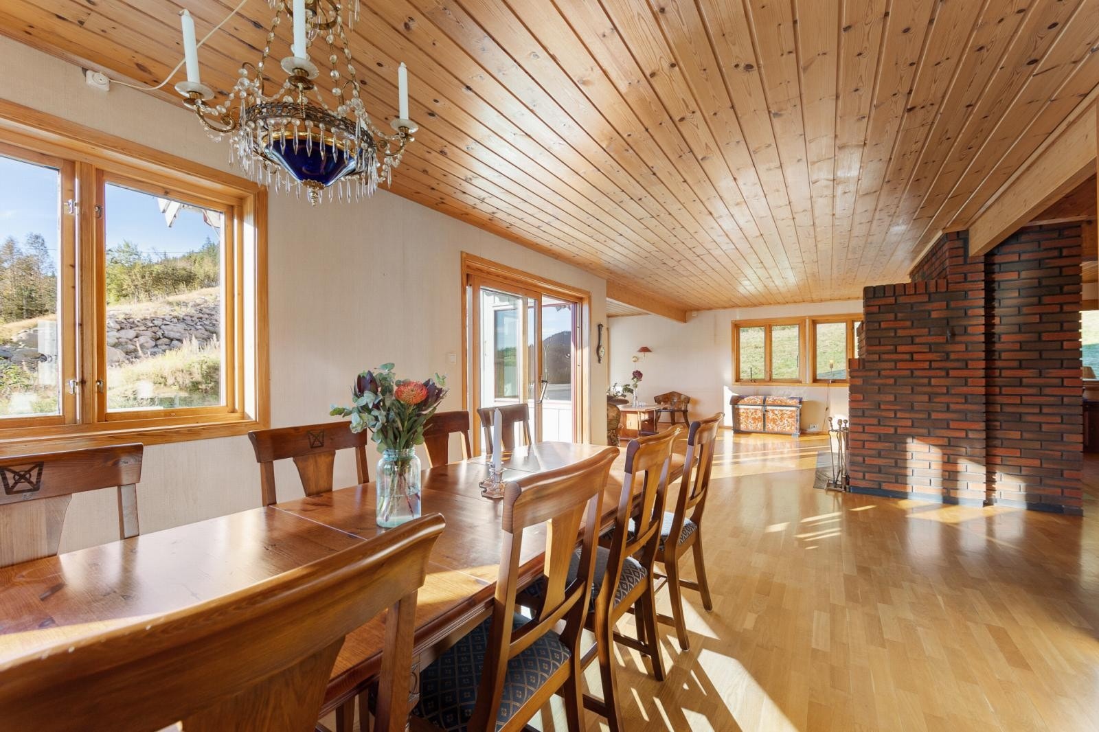 Spisestue/stue Galleribilde