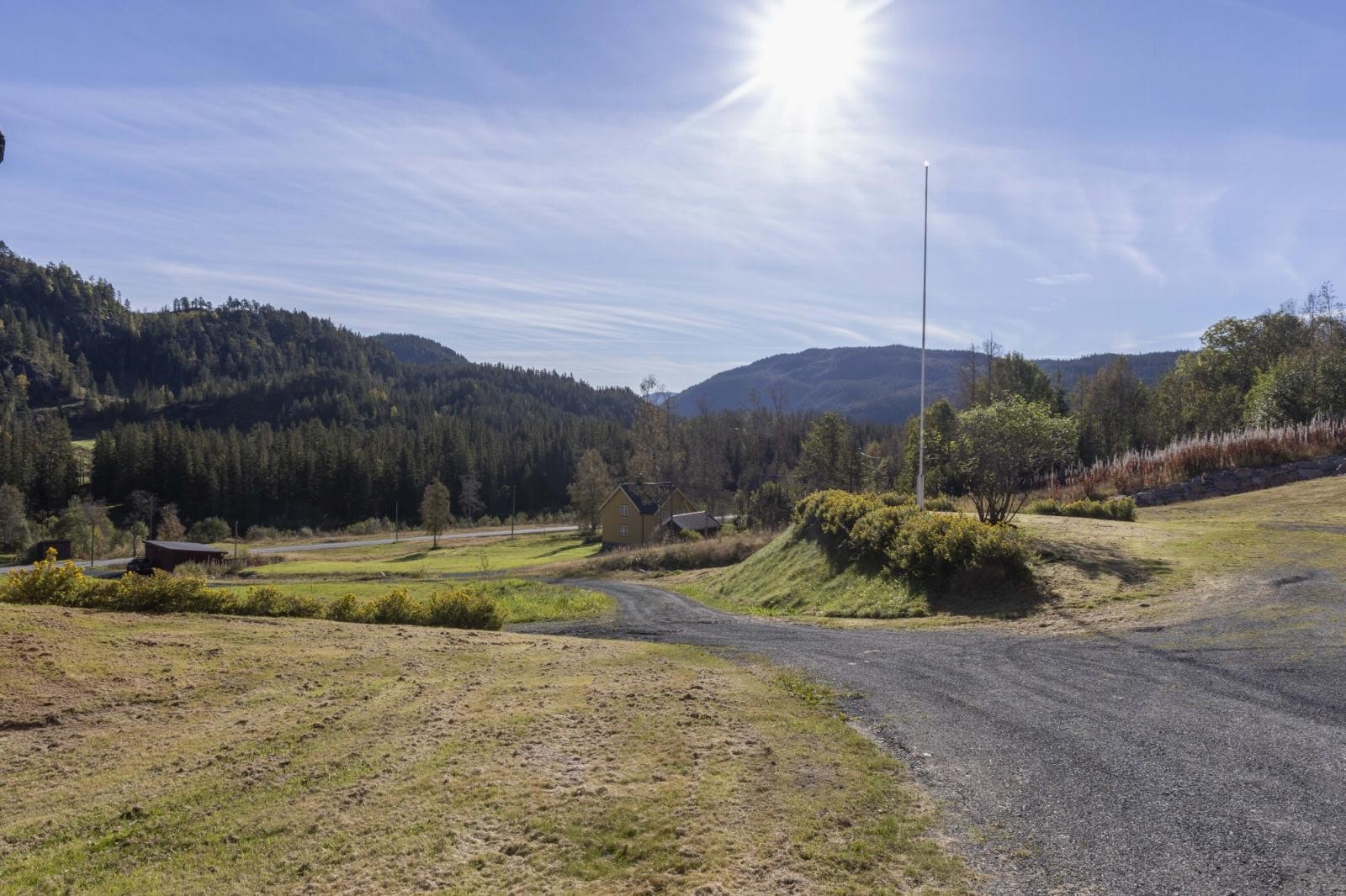 Utsikt fra gårdstunet Galleribilde