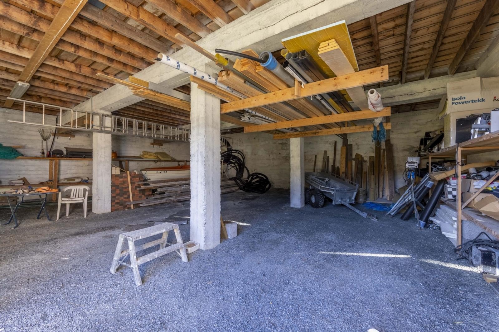 Garasjerom i låve/driftsbygg Galleribilde