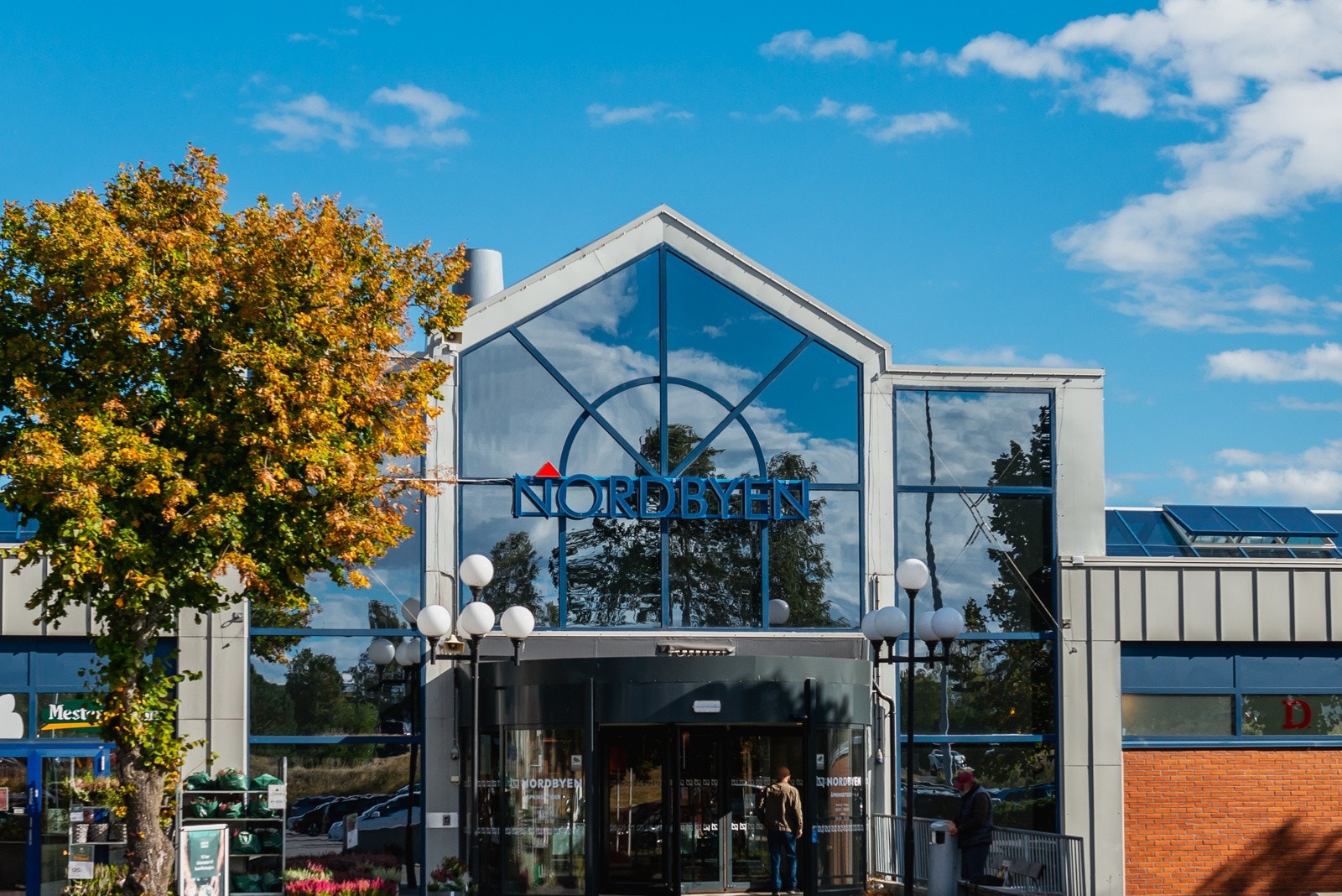 Nordbyen kjøpesenter ligger få minutters gange fra leiligheten. Galleribilde