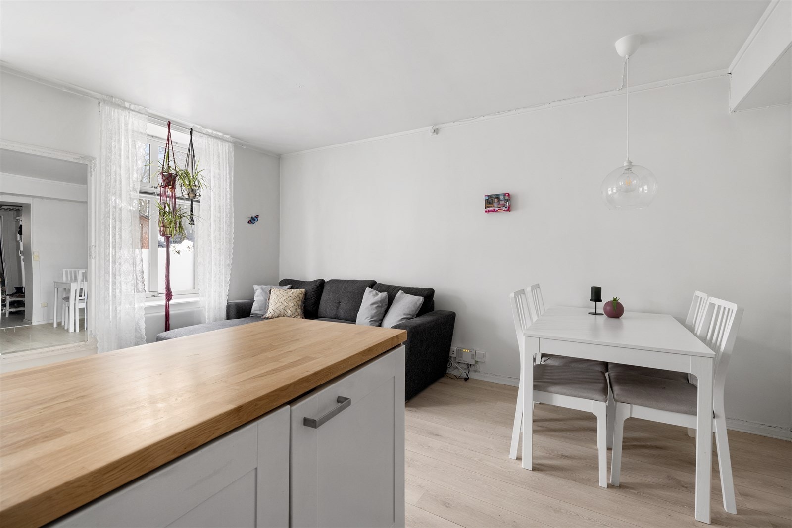 Gode lysforhold gjennom hele leiligheten Galleribilde